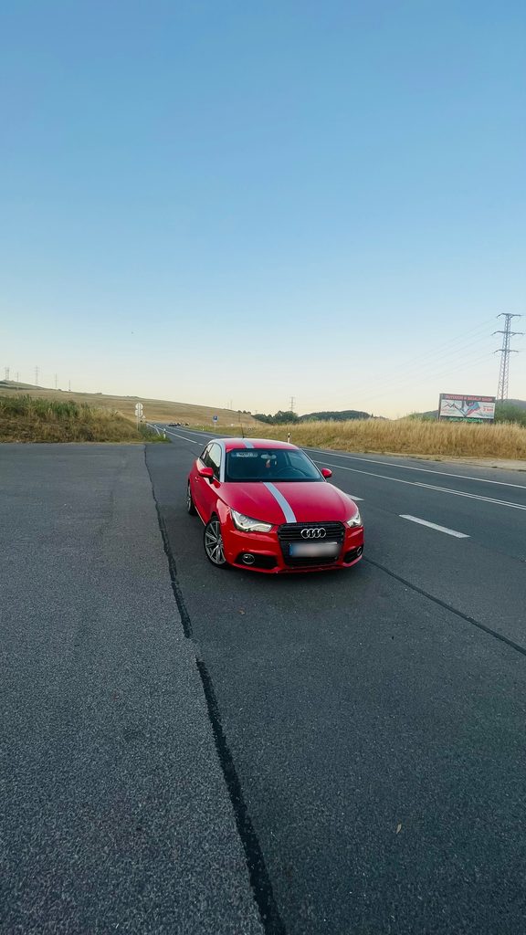 audi a1 na ceste medzi banskou bystricou a breznom
